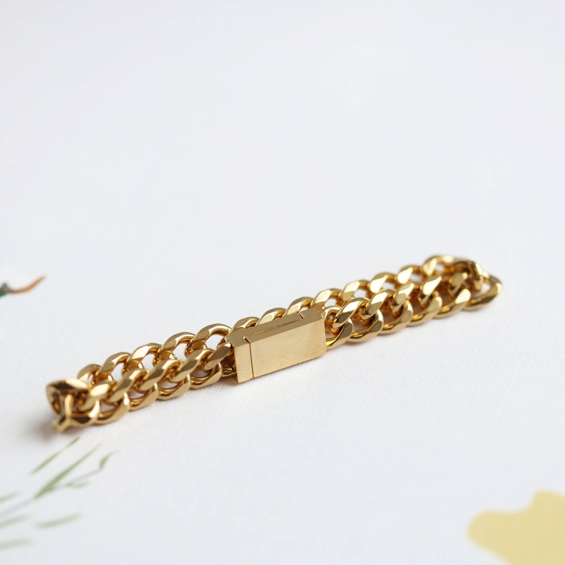 Engravable Chunky Boyfriend Style Magnetic Curb Chain Bracelet | Personalised Gift for Girlfriend | Custom Gold Silver Plated Jewellery