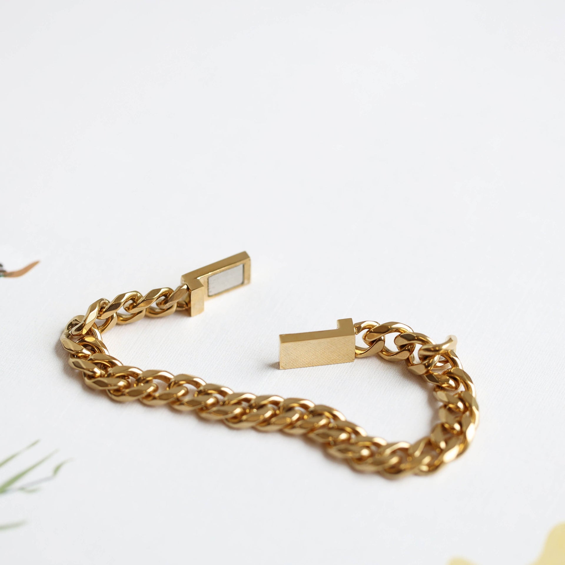 Engravable Chunky Boyfriend Style Magnetic Curb Chain Bracelet | Personalised Gift for Girlfriend | Custom Gold Silver Plated Jewellery