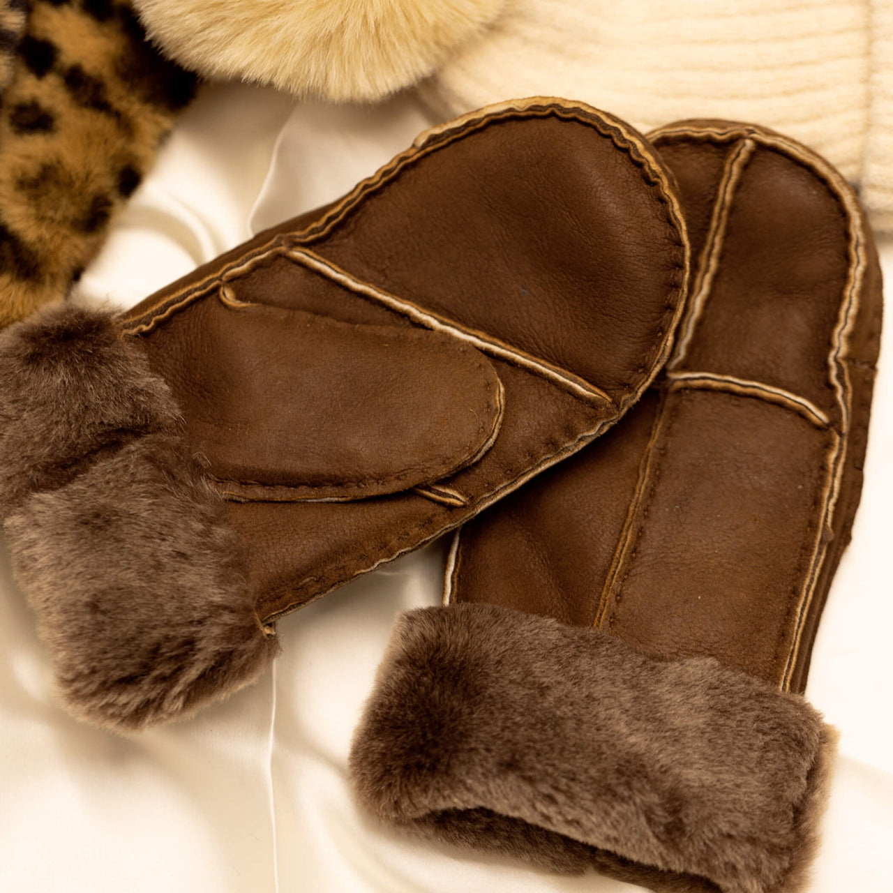 Sheepskin Stitch Detail Ladies Mittens