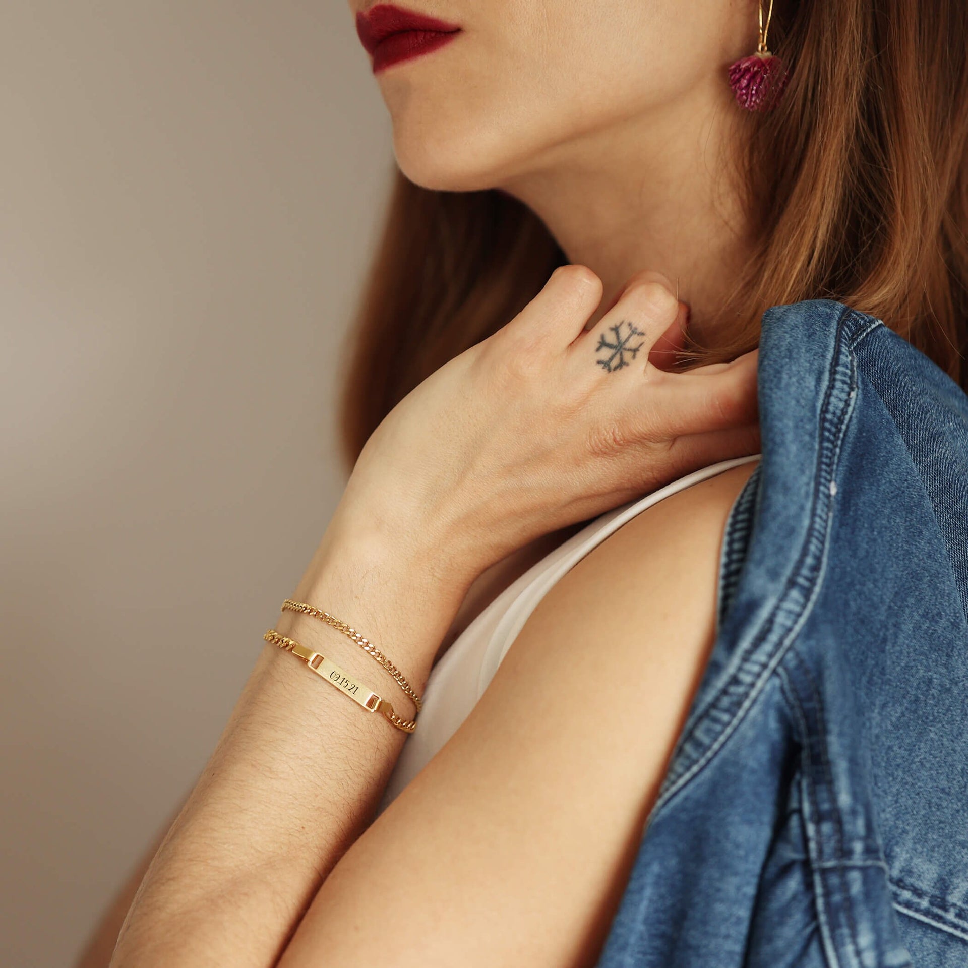 Engraved Delicate Tab And Chain Bracelet | Personalised Gift for Girlfriend | Custom Gold Plated Jewellery