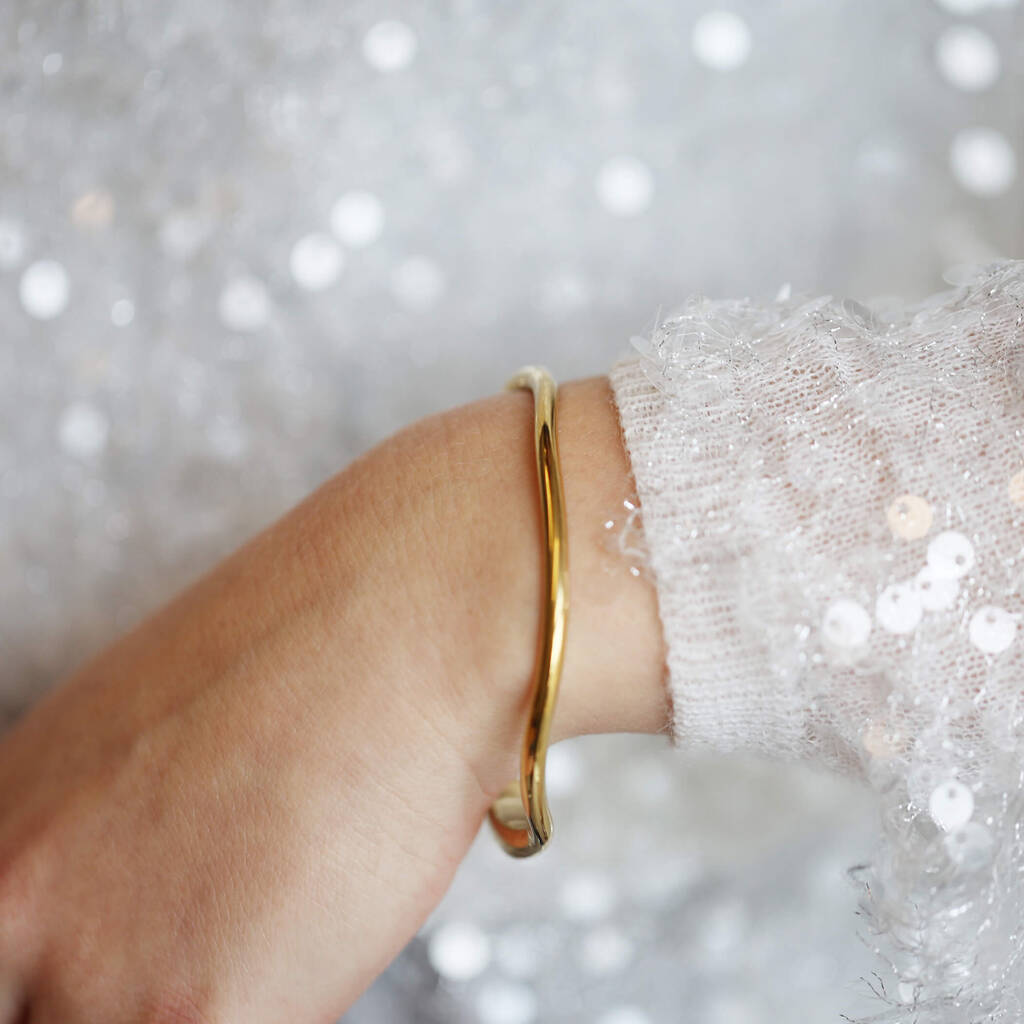 Sleek Gold Wave Bangle - image 1
