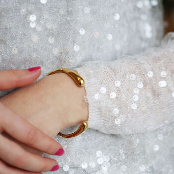 Sleek Gold Wave Bangle - image 2