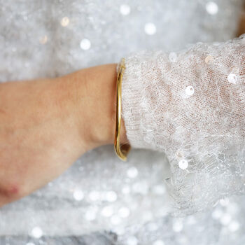 Sleek Gold Wave Bangle - image 3