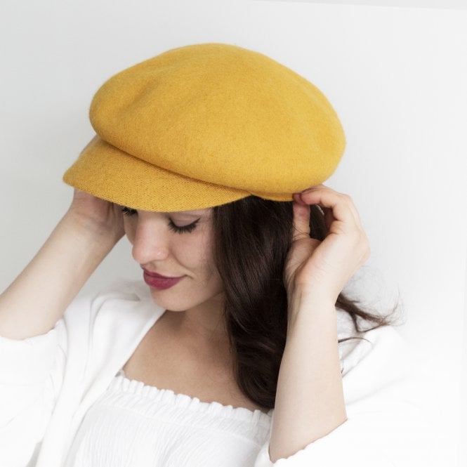 Peaked Beret in Wool Felt